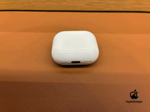 AirPods4のノイズキャンセリングモデルのケース